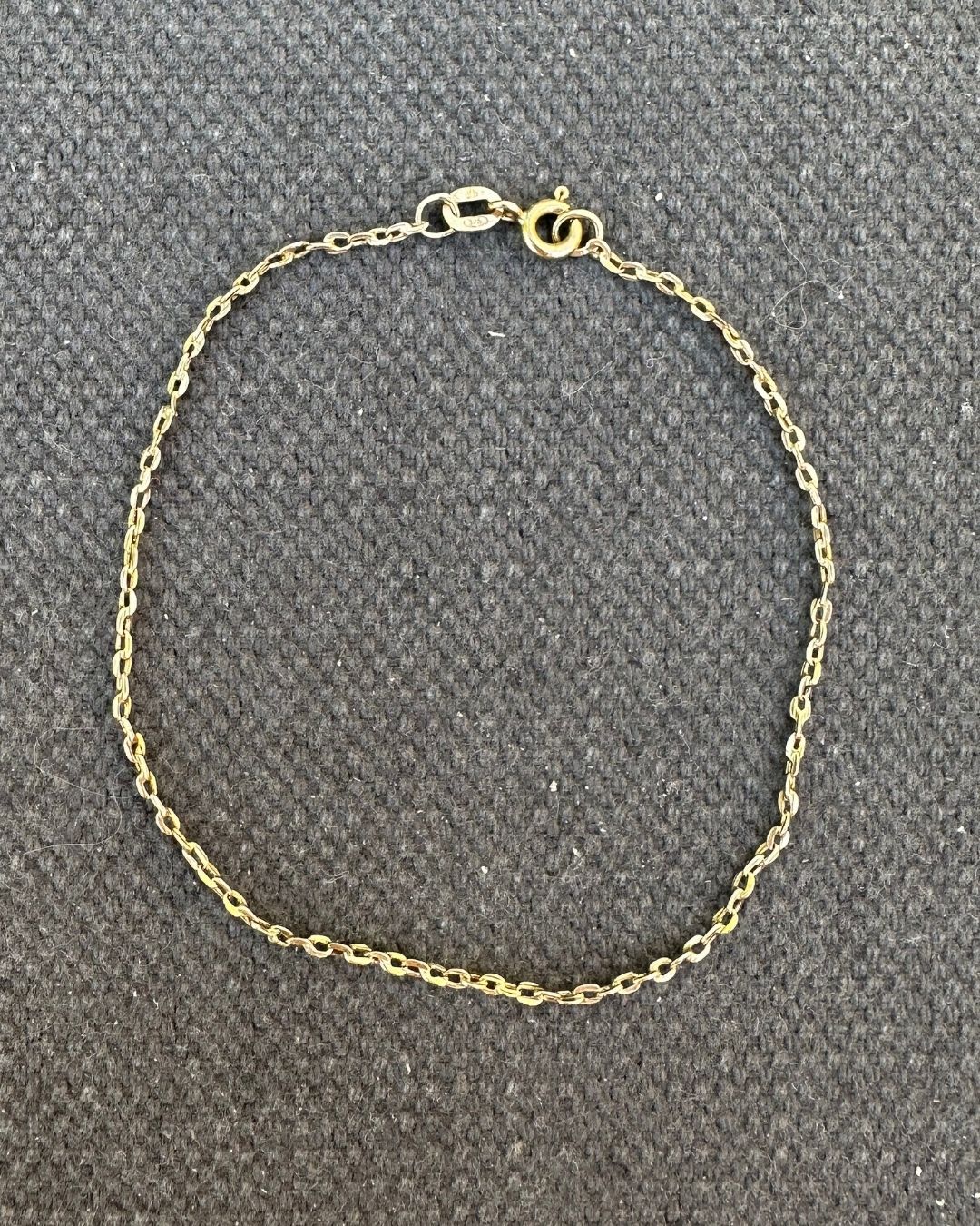 9ct Gold ‘Pre-Loved’ Fine Chain Bracelet  Hand Curated by Ariana Watling Lacock Wiltshire